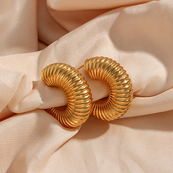 Franziska's Faszinierende Fadenstruktur-Ohrringe | Damen Edelstahl PVD-Hohldesign Creolen mit Chunky Goldplattierung